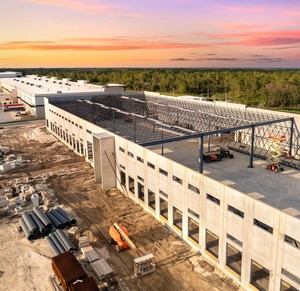 Almacén de Estructura de Acero sin Columnas de Gran Envergadura, Edificio Metálico Prefabricado para Distribución y Logística de Almacenamiento - Product Image 1