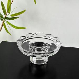 أطباق زجاجية أنيقة بتصميم عتيق مزخرف بالزهور باللون الأسود المصقول لحفلات الزفاف، صحون تقديم عالية القاعدة للكيك والفواكه - Product Image 6