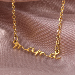 Collana Semplice ed Elegante con Ciondolo 'Mama' in Acciaio Inossidabile Placcato Oro, Regalo per <span class=keywords><strong>la</strong></span> Festa della <span class=keywords><strong>Mamma</strong></span> - Product Image 2