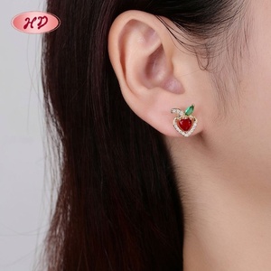 Pendientes de botón con circonita verde en forma de corazón, chapados en oro de 18 quilates, de latón, modernos, para aniversario - Product Image 4