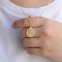 Collier pendentif de jardin de cheval gravé en plaqué or 18K en acier inoxydable bijoux équestres étanches cadeau de piste de course de chevaux