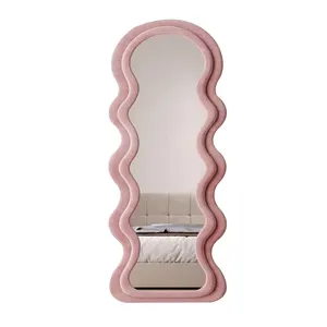 हॉट सेल नई डिजाइन लंबी बड़ी लहर पूरी लंबाई वाला फ्लोर स्टैंडिंग ड्रेसिंग मिरर अनियमित लहरदार आकार का बेडरूम बाथरूम मिरर मिरोइर