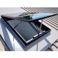 Persienne verticale moderne personnalisée Fenêtre de toit automatique en aluminium pour lucarnes résidentielles en vente