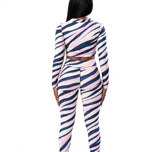 Conjunto Deportivo de 2 Piezas con Logotipo de Marca Personalizado, Sudadera Corta con Cremallera y Estampado de Rayas de Zebra Sublimadas para Mujer, Pantalones Jogger - Product Image 2