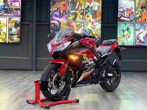 <span class=keywords><strong>Moto</strong></span> sportive haute performance de 250cc à 400cc, six vitesses, <span class=keywords><strong>bicylindre</strong></span>, refroidie par eau, pour la course - Product Image 2