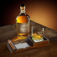 Cendrier en bois massif avec tiroir et plateau à whisky, comprenant un coupe-cigares et des accessoires