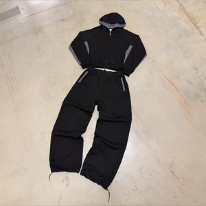 Ensemble de survêtements deux pièces personnalisés avec broderie appliquée, haute qualité, comprenant un sweat à capuche zippé ajustable et un pantalon de survêtement ample - Product Image 3