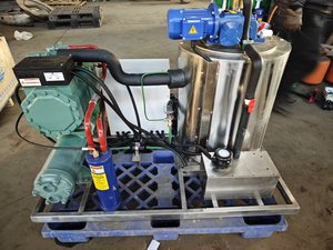 ZR- Macchina Industriale per la Produzione di Ghiaccio a Scaglie da 1000kg/giorno, 1-3 Tonnellate, per Acqua Salata Marina, per Mercati di Pesce e Frutti di Mare - Product Image 2