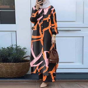 Set Casual da Donna con Stampa alla <span class=keywords><strong>Moda</strong></span>, Camicetta a Maniche Lunghe con Bottoni + Pantaloni Larghi, Nuovo Completo Stile Arabo per Signore del Medio Oriente - Product Image 4