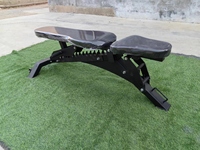 Banc de musculation professionnel réglable multi-angles (incliné, décliné, plat) pour tractions et développés