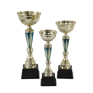 Yiwu Collectie Metalen Beker En Plastic Steel Thropy Cup Première League Gouden Bal Trofee Grote Voetbal Trofee