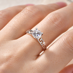 Cincin Tunangan Wanita Model Greek Key Solitaire dengan Zirkon 7mm, Dekorasi Hip Hop untuk Pernikahan Pasangan, Model Jepit Jari - Product Image 6