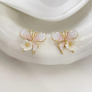 Aretes de Botón Dulces y Lindos de Primavera Verano para Mujer Estilo Coreano con Degradado Azul y Rosa de Cristal Mariposa Concha y Flor al por Mayor - Product Image 4