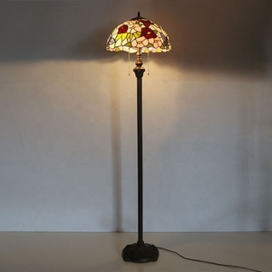 Lámpara de Pie LongHuiJing Tradicional LED de 16 Pulgadas con Diseño de Mariposa y Flores en Vidrio Teñido, Base de Resina, E27/E26, Alto Brillo - Product Image 3