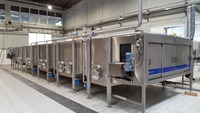 Tunnel de pasteurisateur de machines industrielles utilisé dans l'industrie alimentaire et des boissons pour traiter thermiquement les produits