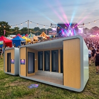 Conteneurs modulaires contemporains en acier avec douche et toilettes intégrées pour athlètes, festivals, concerts et environnements de construction