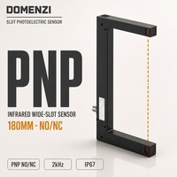 Capteur infrarouge à fente DOMENZI GL180-P-V3 PNP, ouverture de 180 mm, indice de protection IP67, pour environnements poussiéreux et utilisation avec entrées PLC