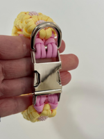 Collier pour chien en paracorde fait main, motif marguerite jaune et rose à 6 pétales, nouveau modèle élégant, vente chaude 2026