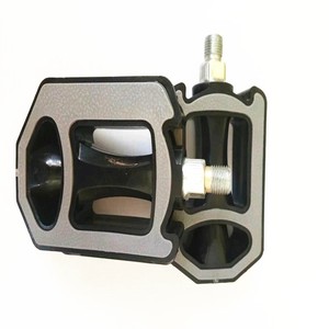 Pedales de plataforma para bicicleta de montaña con rodamientos de bolas, antideslizantes, de plástico, en gris, azul y rojo, para bicicletas de montaña Q 031 - Product Image 3