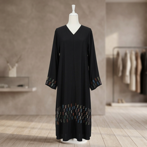 Abaya élégante en viscose noire multicolore ornée de motifs, à manches longues - Product Image 3