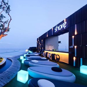 Moderno esterno LED cubo sedia nuovo Design colorato sgabello in <span class=keywords><strong>plastica</strong></span> per Bar o Hotel luce con caricatore per matrimoni - Product Image 4
