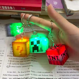 سلسلة مفاتيح ماين كرافت مضيئة، مصباح على شكل مكعبات بناء إبداعية، قلادة مبتكرة للطلاب، إضاءة ليلية - Product Image 4