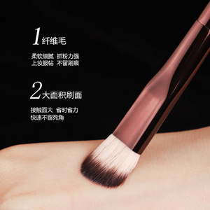 Crescent Shaped Medium <b>Concealer</b> Brush Synthetic Hair Metal Handle For <b>Concealer</b> Application - Product Image 2