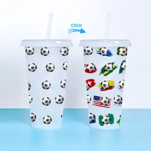 750Ml Qatar Voetbalbeker 16Oz Kleurveranderende Bedrukte Herbruikbare Custom Plastic Bekers Met Deksels En Rietjes