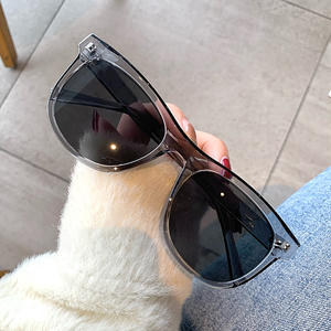 แว่นกันแดดทรงสี่เหลี่ยม Qianai สีเทา PC UV400 แฟชั่นสำหรับผู้หญิง เลนส์แบบที่ 3 สไตล์สตรีท เหมาะสำหรับขับรถ - Product Image 1