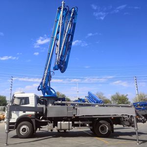 Camion pompe à béton 30m Construction de pont industriel offrant une livraison longue distance Placement de béton haute capacité - Product Image 1