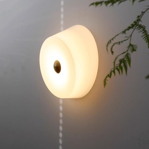 Lámpara de Pared de Diseño Italiano, Estilo Nórdico Moderno Minimalista para Dormitorio, Pasillo, Sala de Estar, Vintage Bauhaus con Cuerpo de Hierro - Product Image 1