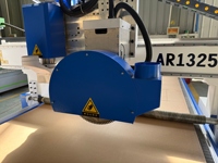 Oferta Especial: Router CNC AR1325 de 4 Ejes, Máquina de Corte con Husillo de 3.2kW y Hoja de Sierra de 300mm para Madera, MDF, Puertas y Acrílico - Corte Profesional de Madera