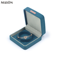 Vente en gros de boîte à bijoux d'usine directement personnalisée en velours bracelet collier longue chaîne boîte à bijoux boîte à bagues en microfibre avec logo