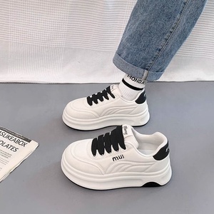 Chaussures de sport décontractées à semelle épaisse pour femmes, collection Printemps-Automne 2026, dernières tendances, polyvalentes, à semelle souple, blanches, rehaussantes - Product Image 2
