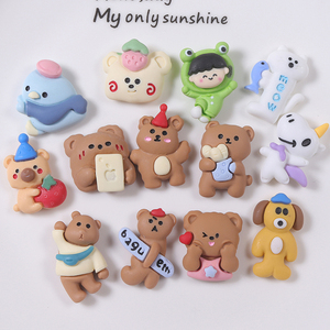 Accessoires en résine <span class=keywords><strong>Kawai</strong></span> Slime : Breloques et cabochons mignons en forme d'ours fraise à dos plat pour la décoration de coques de téléphone portable et le DIY - Product Image 1