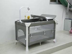 Lit bébé pliant moderne de haute qualité avec table à langer intégrée pour <span class=keywords><strong>chambre</strong></span>, hôpital ou parc - Product Image 4