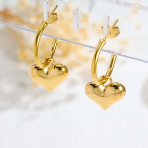 1 Par de Aretes de Acero Inoxidable Chapados en Oro de 18K con Forma de Corazón 3D - Joyería de Lujo Ligero para Regalo en Ocasiones Especiales - Product Image 4