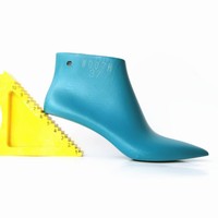 Embauchoir pour chaussures femme HY vert armée anti-plis en plastique pour chaussures montantes à bout pointu et talon moyen W007H
