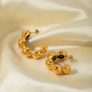 Neuankömmling Schmuck Wasserdichter Edelstahl Ohrring 18 Karat vergoldete Perle Hemisphäre C Creolen für Frauen