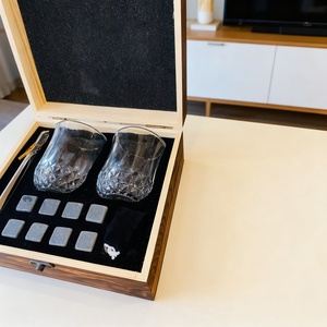 Bán buôn sang trọng chất lượng cao Glass Whiskey Decanter Set với 4 Stones hộp gỗ bao gồm <span class=keywords><strong>ice</strong></span> <span class=keywords><strong>cubes</strong></span> tùy chỉnh cho rượu vang Cách sử dụng - Product Image 3