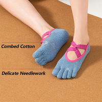 Chaussettes de Pilates à cinq doigts avec logo personnalisé, vente en gros, mode, cheville croisée, antidérapantes, demi-doigts, avec grip, pour le yoga