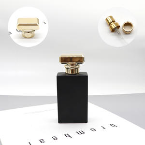 Flacons de recharge de parfum en verre noir mat de 50 ml en gros, flacons cosmétiques vides carrés avec bouchons à pression noirs brillants - Product Image 2