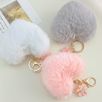 Porte-clés Cœur en Fourrure Moelleuse avec Pompon, Breloque Fleur en Résine à Paillettes Brillantes, Fermoir Mousqueton Plaqué Or, Pendentif de Sac en Peluche Douce