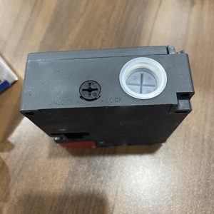 D4NL-1AFG-B IP67 an toàn điện từ cửa chuyển đổi với cơ khí phát hành 24V Điện áp tối đa 1NC/1NO + 1NC/1NO giới hạn thiết bị chuyển mạch - Product Image 4