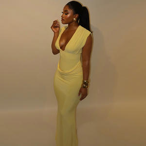 <span class=keywords><strong>Jupe</strong></span> <span class=keywords><strong>plissée</strong></span> moulante style streetwear <span class=keywords><strong>H</strong></span>-22814 avec un décolleté en V sexy <span class=keywords><strong>et</strong></span> un design sans manches, dégageant une ambiance élégante - Product Image 2