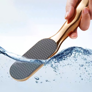 Râpe manuelle pour pieds, éliminateur de callosités, brosse à talons, double usage humide et sec, outil de pédicure à domicile, vente en gros fabricant - Product Image 3