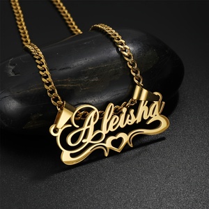 Collana Personalizzata con Nome in Oro K18 con Catena Cubana e Lettera Inglese d'Amore da Donna - Product Image 4