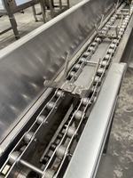 Automatische machine voor het snijden, schillen en verwerken van ananas (kop en staart), machine voor de verwerking van fruit en groenten