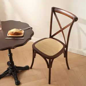 Silla de Madera Maciza Apilable para Comedor de Bodas, Respaldo Cruzado de Metal, Asiento de Ratán Estilo Toscana, Silla de Madera con Respaldo Cruzado en X - Product Image 1
