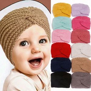 Gorro de Punto para Bebé, Diseño de Oso Bordado, Tejido a Mano, Color Liso, Abrigado para Invierno - Product Image 3